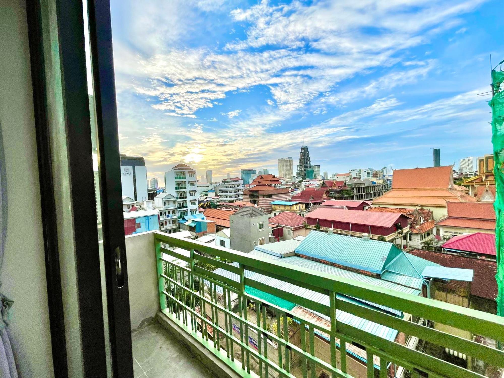Sky Hotel Central Phnom Penh - Rooms & Apartments エクステリア 写真