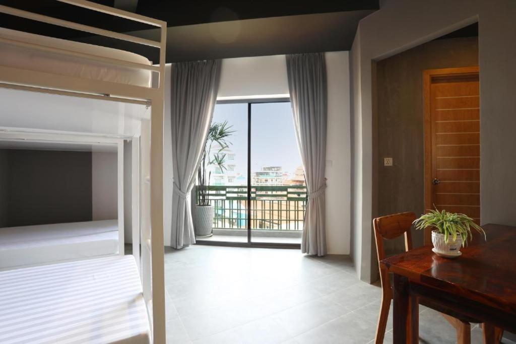 Sky Hotel Central Phnom Penh - Rooms & Apartments エクステリア 写真