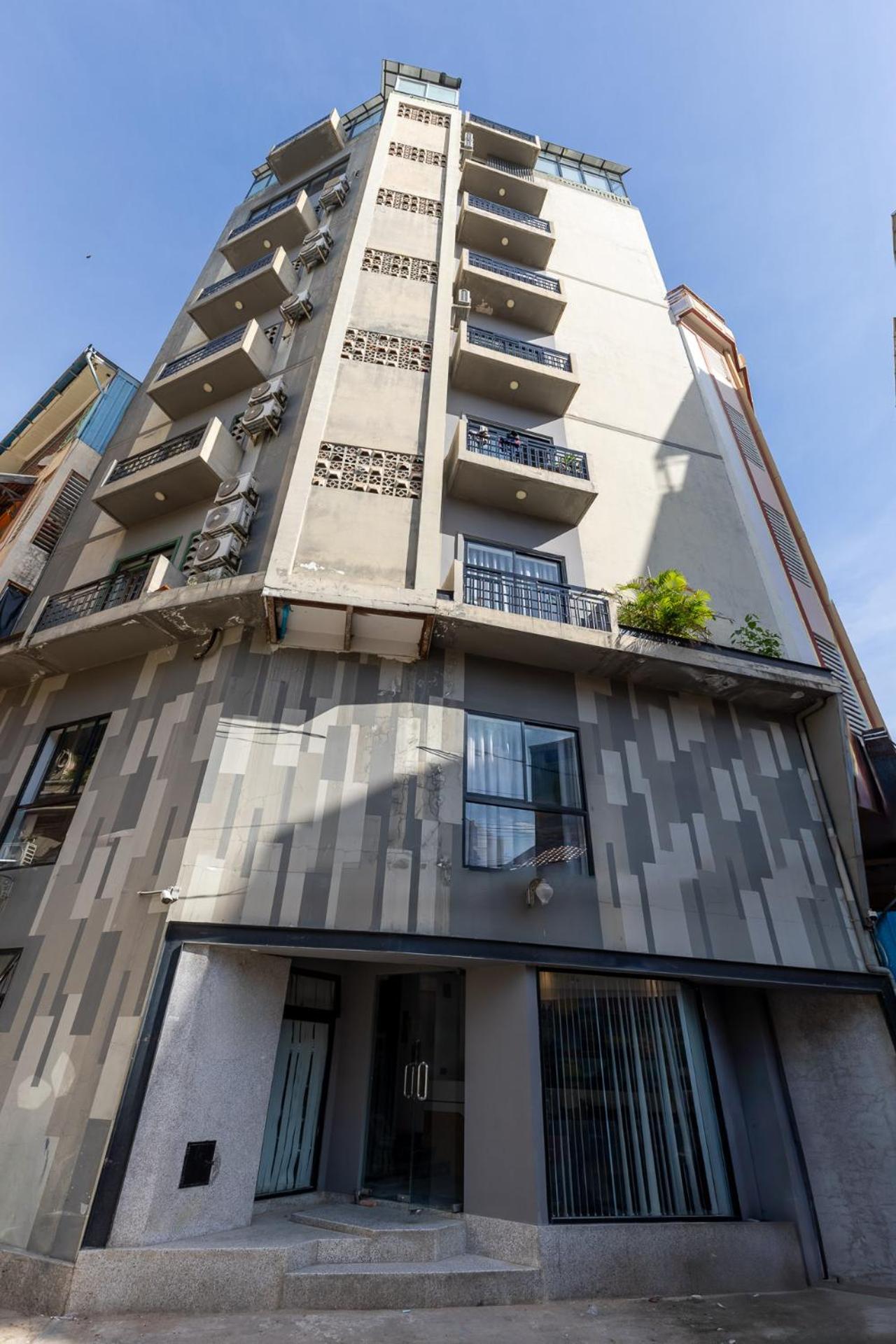 Sky Hotel Central Phnom Penh - Rooms & Apartments エクステリア 写真