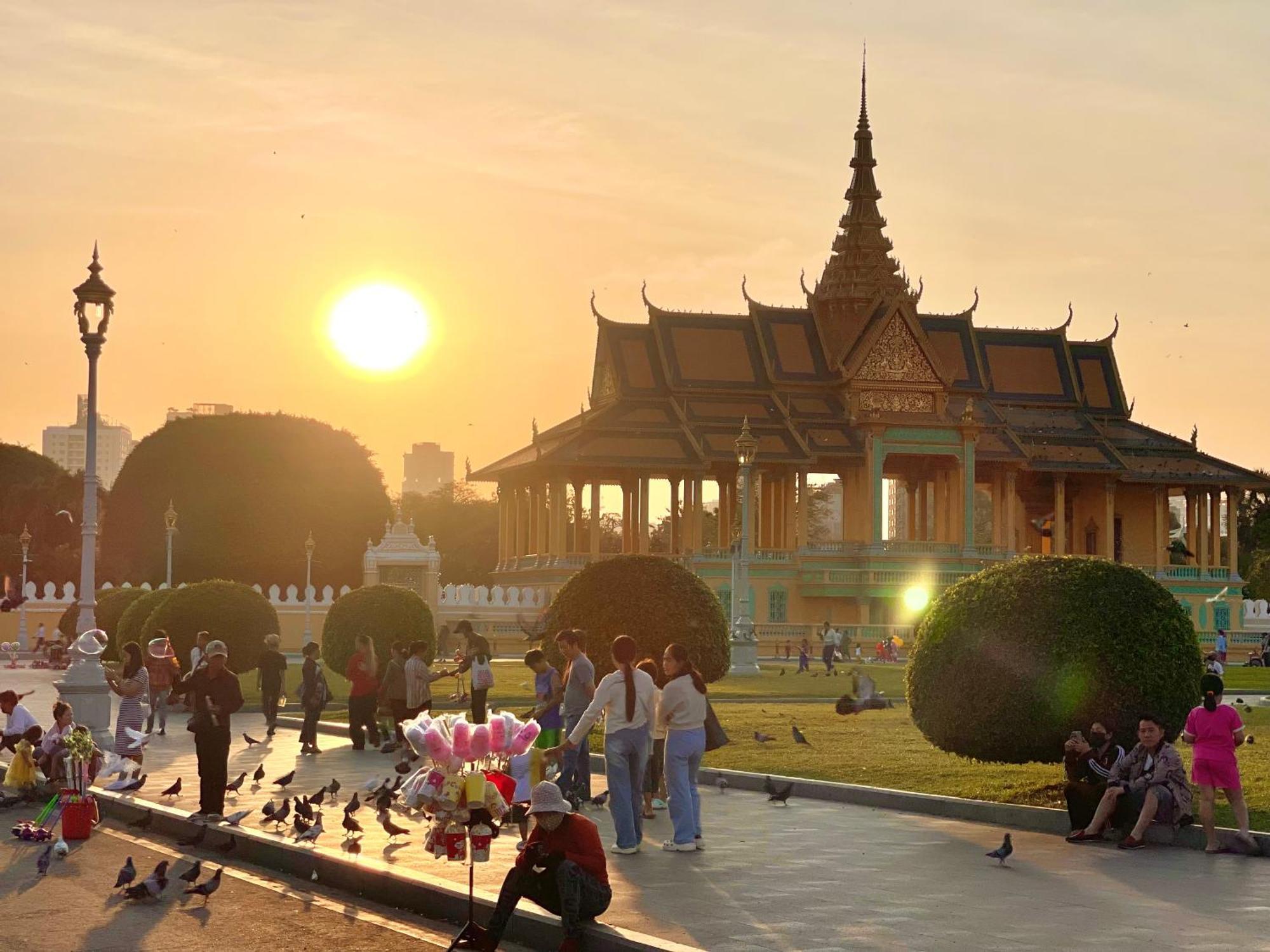 Sky Hotel Central Phnom Penh - Rooms & Apartments エクステリア 写真