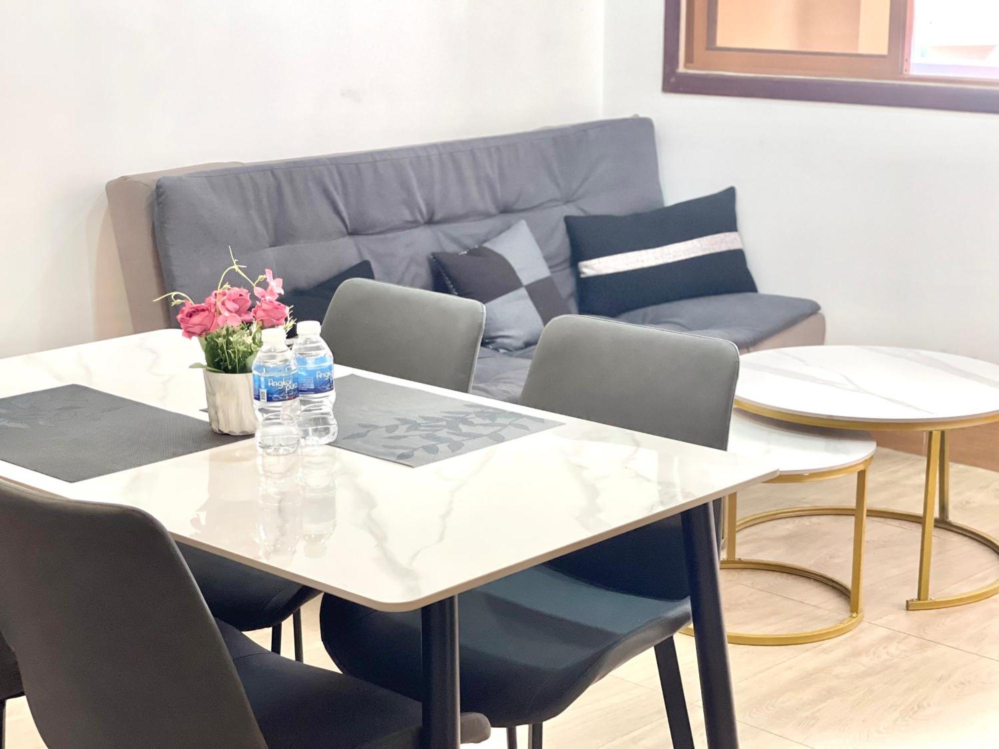 Sky Hotel Central Phnom Penh - Rooms & Apartments エクステリア 写真