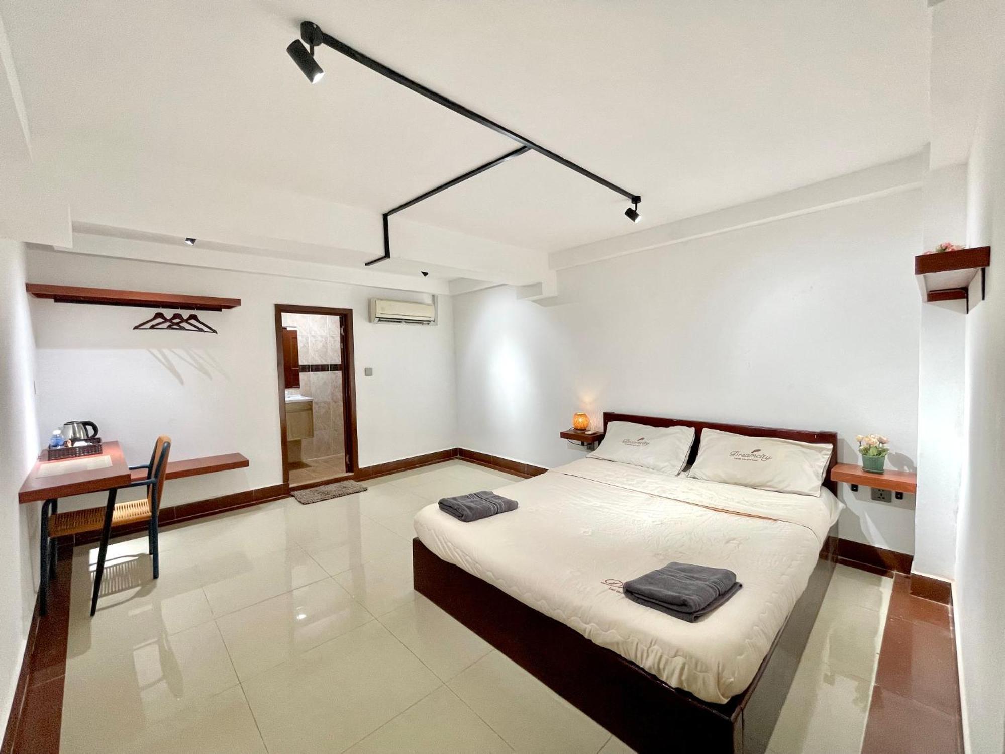 Sky Hotel Central Phnom Penh - Rooms & Apartments エクステリア 写真
